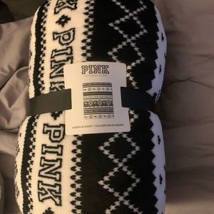 Victoria’s Secret PINK Sherpa Blanket NEW
